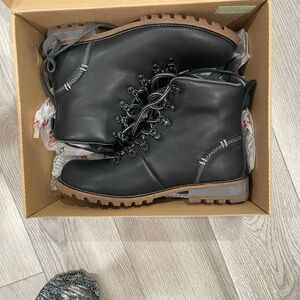 Kodiak Fernie Boots in Black